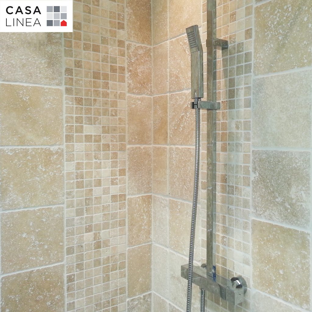 Mosaïque travertin douche