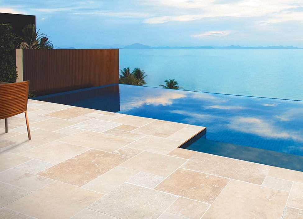 Travertin extérieur piscine